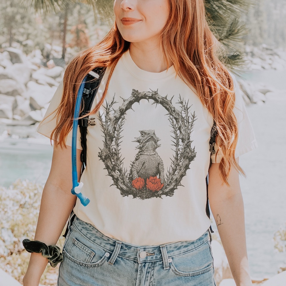 Horned Lizard Framed in Thorny Branch Wreath Tee